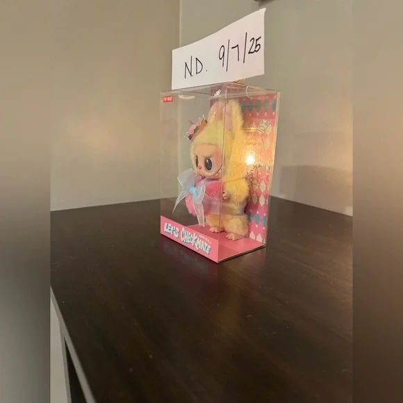 Pop Mart Let's Checkmate Queen - Picture 3 of 4